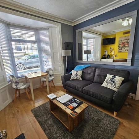 The Hyding Place On George Street Whitby Extérieur photo
